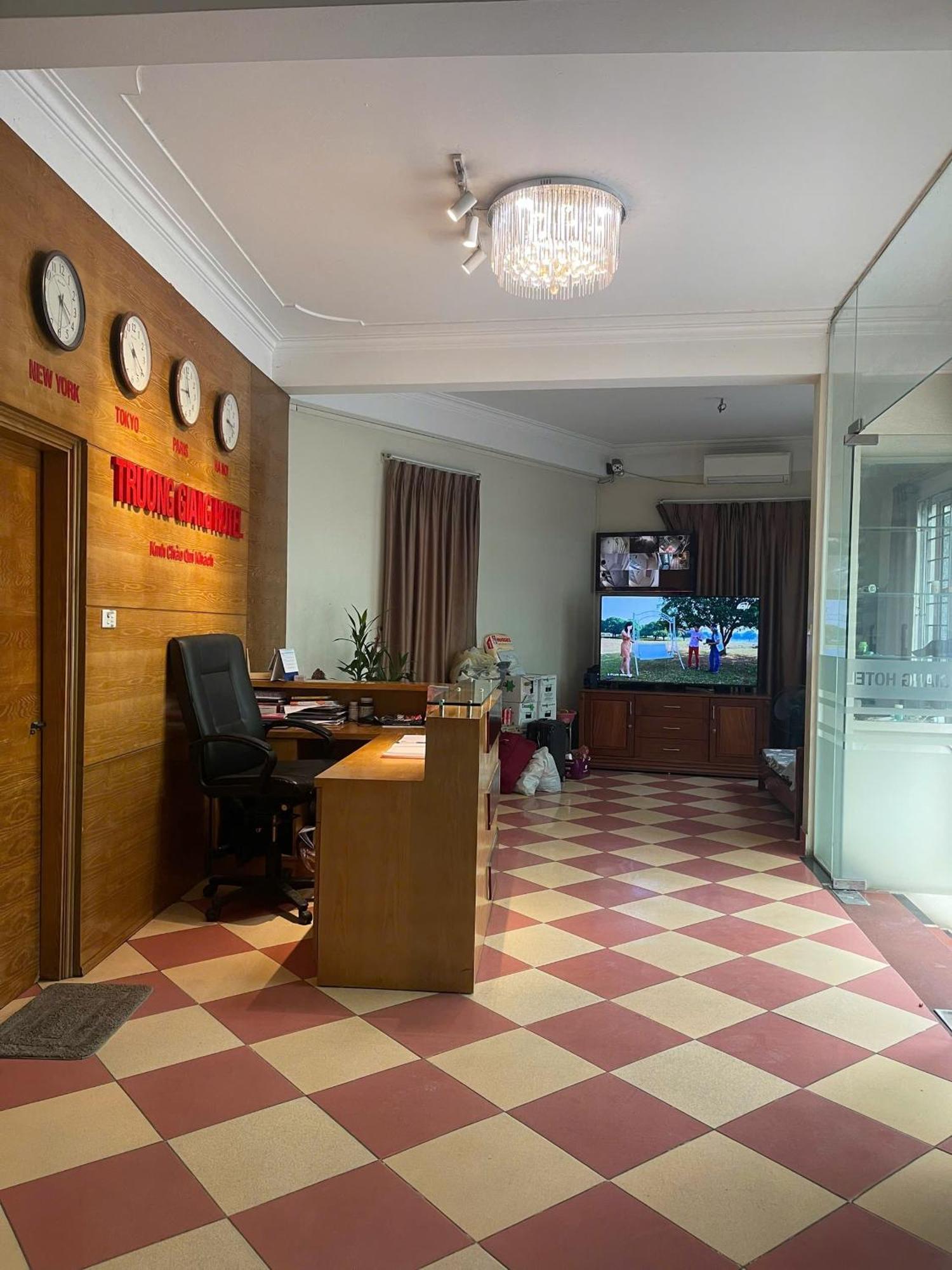 Truong Giang Hotel Hn - By Bay Luxury — Photos 1